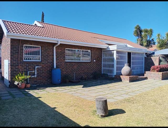 3 BEDROOM HOUSE FOR SALE IN VANDERBIJLPARK SW 2